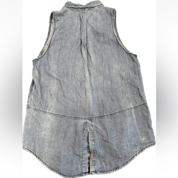 Lulus Stylish Sleeveless Button Up Down Denim Shirt SIZE Medium M - Picture 3 of 6